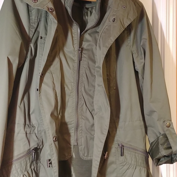 Like New Rain Coat, size L - Picture 5 of 11